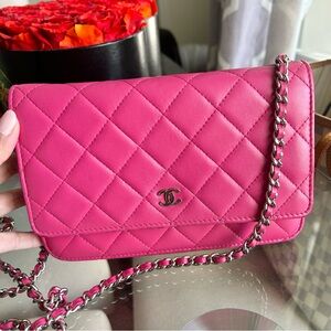 Excellent Chanel Hot Pink Quilted Lambskin Crossbody bag